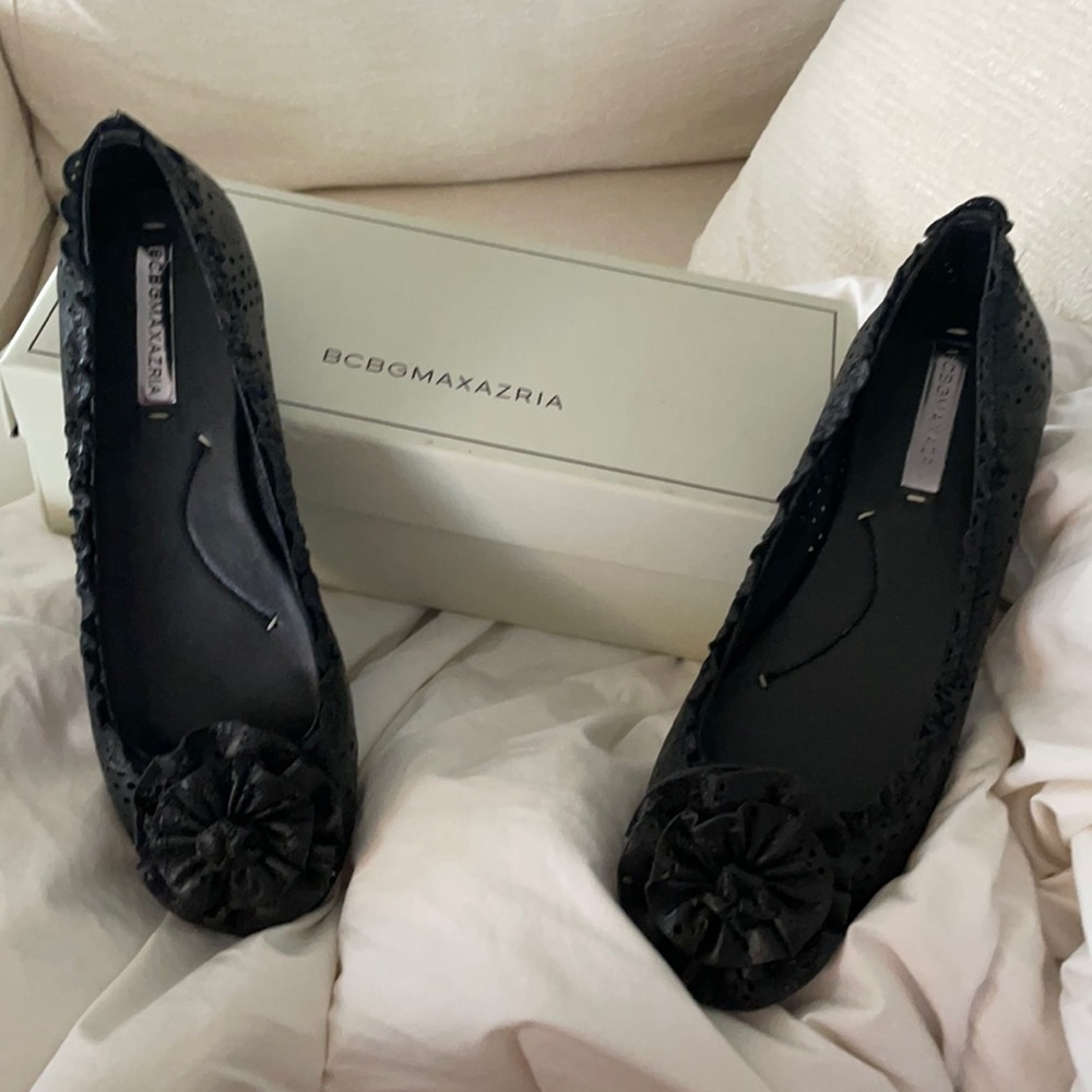 New Black BCBG Leather ballet flats
